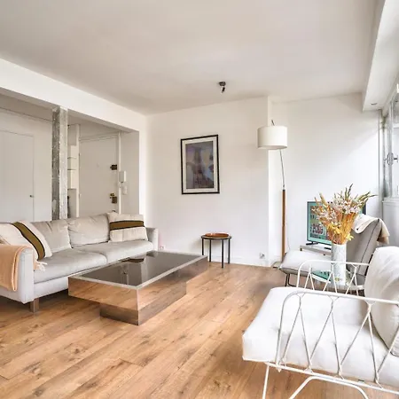 Guestready - Confortable Avec Terrasse Au 18e Parigi